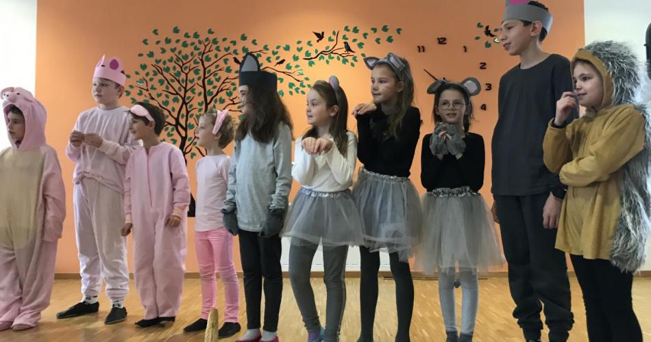 Bild zeigt als Tiere verkleidete Kinder