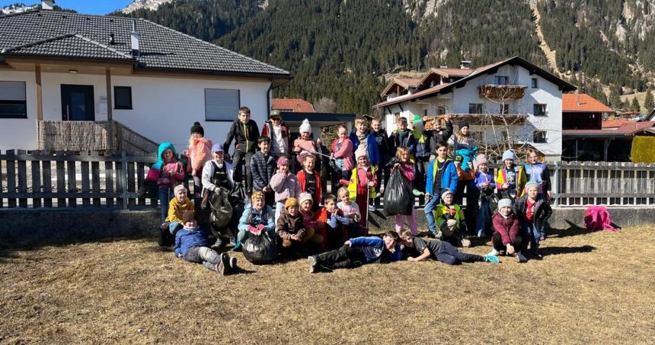 Gruppenbild mit allen Kindern 