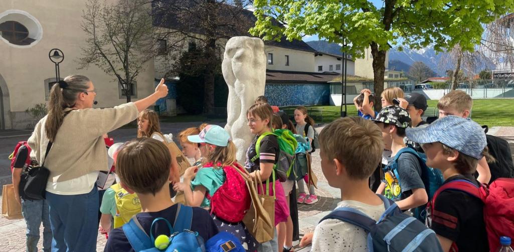 BH_Reutte 3 Kinder bei der Stadtführung