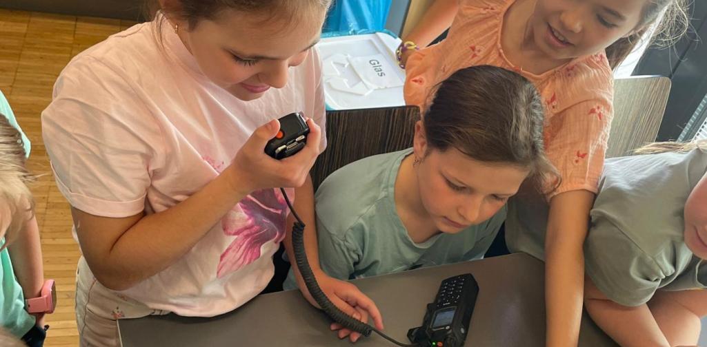 BH_Reutte 4 Kinder mit Funkgeräten